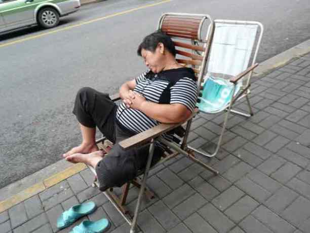 shanghai-homme-dormir-photogoogle-wordpress-daniel-fohr