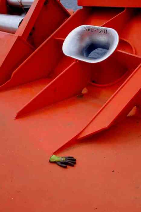 Gant à la proue du porte-conteneurs Cap Saint Raphael. Daniel Fohr