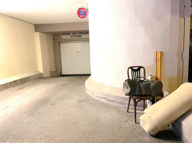 chaise abandonnée à Paris